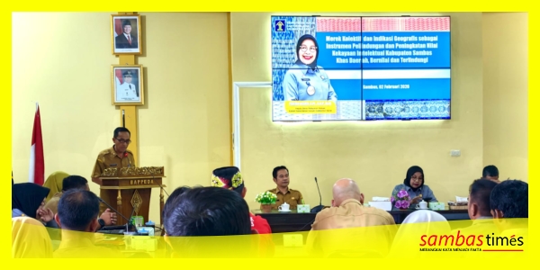 Asisten Pemerintahan dan Kesejahteraan Rakyat, Yudi menyampaikan Sambutan Bupati Sambas membuka Pendampingan Pencatatan dan Pendaftaran Kekayaan Intelektual, di Aula Bapperida, Senin (02-02-2026).