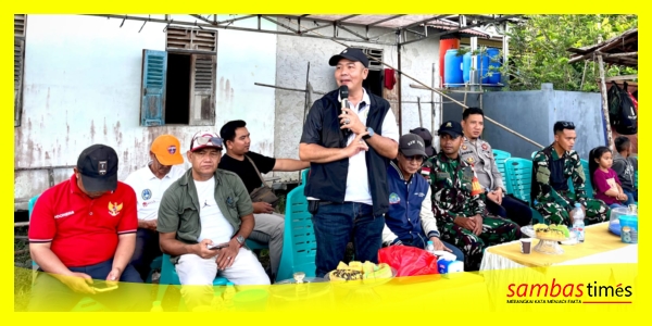 Wakil Ketua DPRD Sambas, Lerry Kurniawan Figo menyampaikan apresiasi pada Final Turnamen Sungai Baru Cup Sesi 1 di Lapangan Hercules Sungai Baru, Kecamatan Teluk Keramat, Kabupaten Sambas, Sabtu (7/2/2026).