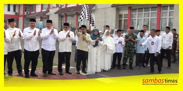 Bupati Sambas Satono didampingi Ketua BKMT, Wakil Bupati, Sekda, Forkopimda dan Pimpinan OPD Kabupaten Sambas, pada Pelepasan Pawai Taaruf di Halaman Kantor Bupati Sambas, Kamis (12/2/2026).