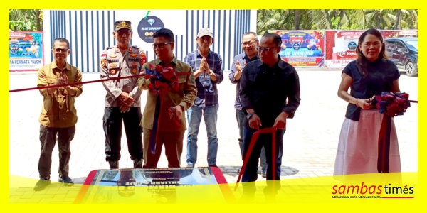 Bupati Sambas H Satono meresmikan Cafe dan Billiar Blue Diamond 899 di Desa Sebubus, Kecamatan Paloh, Kabupaten Sambas, Sabtu (14/3/2026) kemaren.
