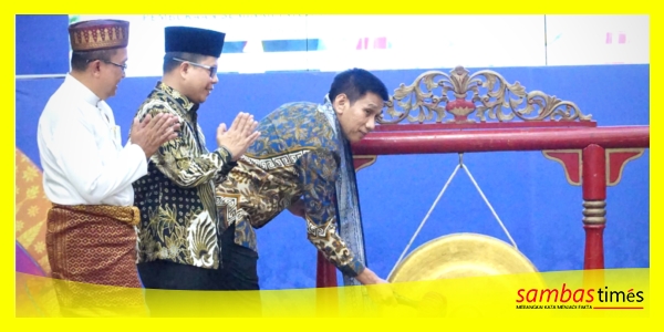 Bupati Sambas H Satono mendampingi Wamendagri, Komjen Pol (Purn) Akhmad Wiyagus, membuka Seminar International dan Upgrading Dai di Kabupaten Sambas, Selasa (7/4/2026).