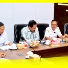 Wakil Ketua DPRD Kalbar Ir H Prabasa Anantatur MH saat memimpin Monitoring Komisi 1 DPRD Kalbar terkait DOB/Pemekaran Wilayah di Kantor Bupati Sambas, Rabu (15/4/2026).