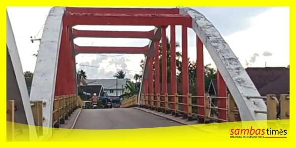 Jembatan Batu Pasar Pagi Sambas yang usianya hampir 100 tahun, sehingga perlu dibangun Jembatan Batu duplikasi di Sambas.