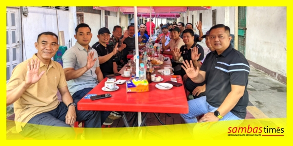 Bupati Sambas bersama Wakil Bupati Sambas dan Forkopimda Kabupaten Sambas berdiskusi santai di Warkop Pasar Sambas, Minggu (26/4/2026) pagi.