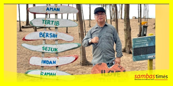 Ramzi Anggota DPRD Kabupaten Sambas yang merupakan Tim Pansus LKPJ DPRD Kabupaten Sambas saat berkunjung ke Pantai Tanjung Api belum lama ini. 
