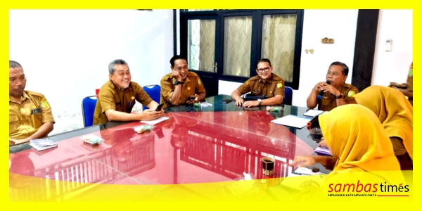 Kadis Kominfo Kabupaten Sambas, Riza Sunanda memimpin Rakor Internal untuk meningkatkan Kedisiplinan dan Kekompakan, di Aula Diskominfo, Selasa (5/5/2026).