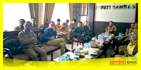 Bupati Sambas H Satono bersama Forkopimda Kabupaten Sambas dan jajaran mengikuti Rakor Pengendali Inflasi Daerah melalui Zoom Meeting dari Ruang Rapat Bupati Sambas, Senin (11/5/2026).