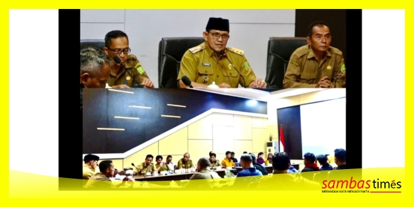 Wakil Bupati Sambas Heroaldi Djuhardi Alwi mewakili Bupati Sambas memimpin rapat bersama pimpinan SPBU se Kabupaten Sambas di Aula Sayap Kiri Kantor Bupati Sambas, Senin (11/5/2026).