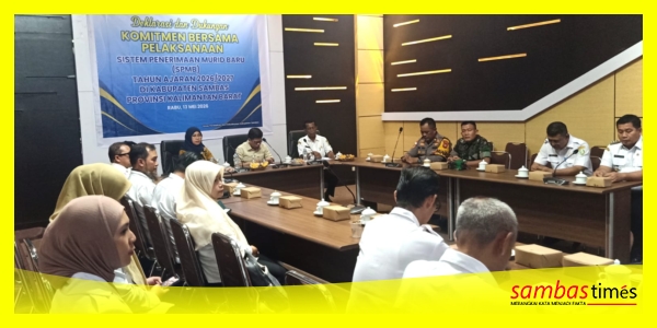 Bupati Sambas H Satono didampingi Kadis Pendidikan Kabupaten Sambas dan BPMP Kalimantan Barat di Aula Sayap Kiri Kantor Bupati Sambas, Rabu (13/5/2026).