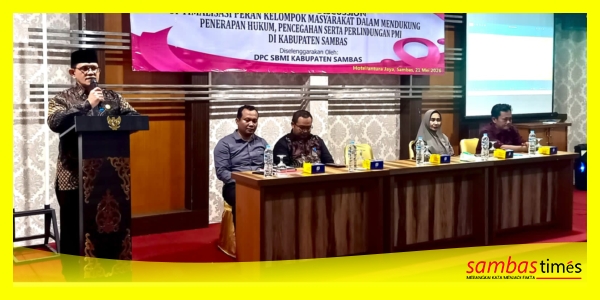 Wakil Bupati Sambas, H Heroaldi Djuhardi Alwi saat membuka FGD Perlindungan PMI yang digelar SBMI di Aula salah satu hotel di Sambas, Kamis (21/5/2026).
