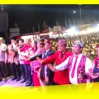 Bupati Sambas Satono dan Wakil Bupati Sambas Heroaldi mendampingi Gubernur Kalbar Krisantus pada penutupan Naik Dango XIX di Sambas, Minggu (24/05/2026) malam. 