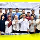 Bawaslu Kabupaten Sambas mengabadikan momen foto bersama usia Kegiatan P2P di Bawaslu Kabupaten Sambas, Rabu (26/6/2026).