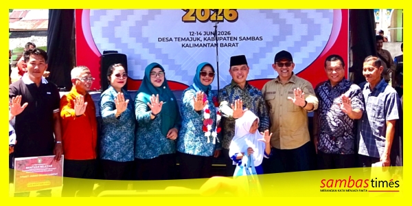 Gubernur Kalbar H Ria Norsan saat menghadiri Gema Membangun Desa (GMD) di Temajuk, Kecamatan Paloh, Kabupaten Sambas, Sabtu (13/6/2026).