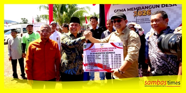 Wakil Bupati Sambas Heroaldi Djuhardi Alwi bersama Gubernur Kalbar, Ria Norsan pada kegiatan Gema Membangun Desa (GMD) di Desa Temajuk, Kecamatan Paloh, Kabupaten Sambas, Sabtu (13/6/2026).