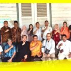 Inisiator pembentukan Yayasan Pemajuan Kebudayaan Kabupaten Sambas mengabadikan momen foto bersama di Museum Daerah Sambas usai terbentuknya yayasan Pemajuan Kebudayaan Kabupaten Sambas Jumat lalu. 