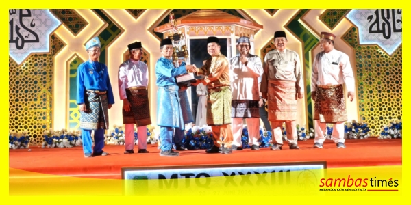 Bupati Sambas H Satono didampingi Wakil Bupati Sambas dan Sekda Sambas pada Pembukaan MTQ ke-33 tingkat Kecamatan Jawai, Minggu (21/6/2026).