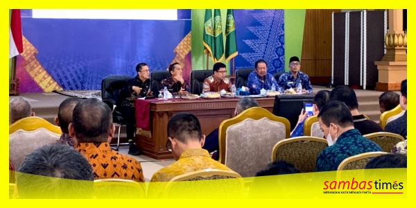 Bupati Sambas H Satono memimpin Rakor dan Evaluasi Program Daerah di Aula Utama Kantor Bupati Sambas, Kamis (25/6/2026).
