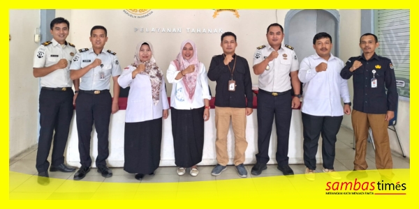 Bawaslu, KPU dan Rutan Sambas mengabadikan momen foto bersama usai Koordinasi PDPB Triwulan II Tahun 2026 ke Rutan Kelas IIB Sambas.