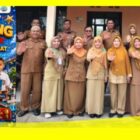 Kabid SD bersama Pengawalan dan Guru Peserta OSN, insert Brosur Motivasi kepada peserta OSNP Kalimantan Barat di SDN 4 Nagur, Sambas. 