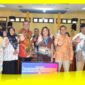 Foto bersama pada kegiatan FGD terkait asesmen stigma TBC bagi pasien, keluarga, masyarakat, dan tenaga kesehatan di Aula Bapperida Kabupaten Sambas, Rabu (2/7/2026).
