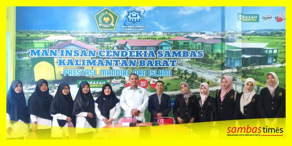 Mahasiswa PPL UNNISAS bersama Dosen Pembimbing dan Kepala MAN IC Sambas mengabadikan momen foto bersama di MAN IC Sambas.