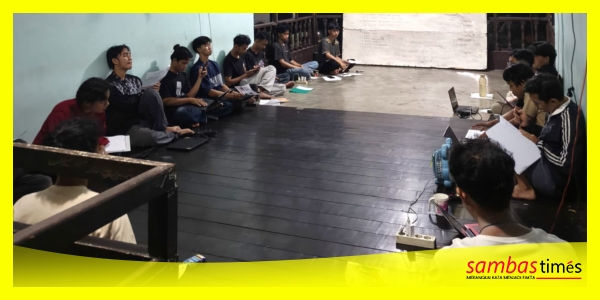 Warga AMKS memantapkan persiapan KBM 2026 di Dusun Sebabal, Desa Mak Jage, Kecamatan Tebas, di Asrama AMKS, Kabupaten Kubu Raya, Kamis (16/7/2026).