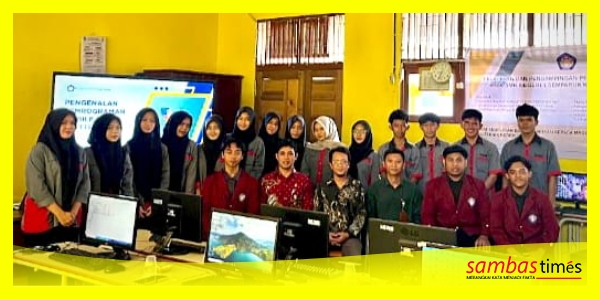 Tim PKM Poltesa bersama Pelajar dan Guru SMKN 1 Semparuk mengabadikan sesi foto bersama usai Pelatihan Mobile Apps di SMKN 1 Semparuk.