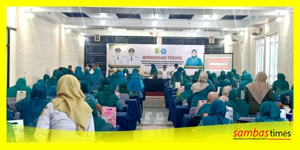 Kadis Sosial DR Budi Iswanto dan Ketua TP-PKK Kabupaten Sambas Hj Yunisa Satono pada pembukaan Bimtek kerjasama Dinas Sosial dan TP-PKK Kabupaten Sambas di Aula salah satu hotel, Rabu (22/7/2026).