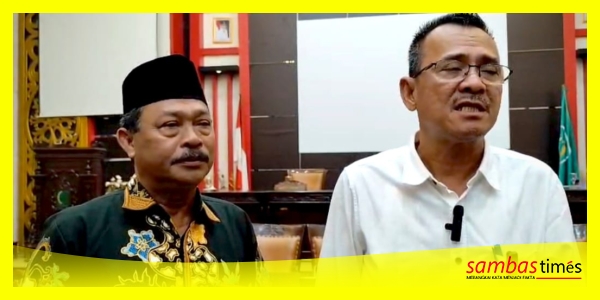 Ferdinan Syolihin Wakil Ketua DPRD Sambas didampingi Wakil Ketua DPRD Sambas Sehan A Rahman menyikapi kelangkaan BBM jenis Pertalite di DPRD Sambas Selasa lalu. 