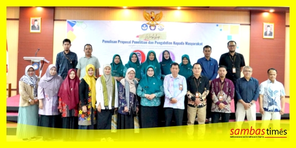 Direktur Poltesa bersama Ketua TP-PKK, Narasumber dan Dosen mengabadikan foto bersama usai Workshop Penulisan Proposal Penelitian dan PKM di Aula Gedung Terpadu Poltesa belum Rabu lalu. 