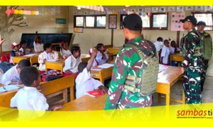 Satgas Pamtas RI-PNG Yonif 645 Gty Pos Napua Jadi Tendik di SDN Gunung Susu