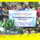 Tim PKM Poltesa bersama Kelompok Tani Maju, Desa Batu Makjage, Kecamatan Tebas, Kabupaten Sambas.