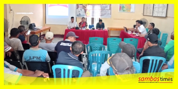 Masyarakat Desa Sungai Kumpai menyatukan dukungan terbentuknya Dapil Kalbar III wilayah Kabupaten Sambas, Bengkayang dan Singkawang di Balai Desa Sungai Kumpai. 
