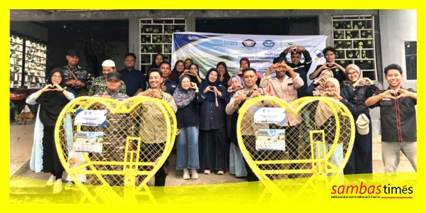 Tim PKM Poltesa memperlihatkan hasil Inovasi Rak Penampung Sampan di Kawasan Pantai Batu Burung, Kelurahan Sedau, Kecamatan Singkawang Selatan, Kamis, (13/8/2026).
