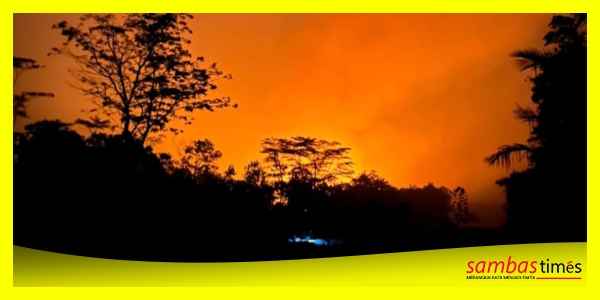 Kebakaran lahan yang terjadi di Desa Sekuduk, Kecamatan Sejangkung, Jumat lalu.