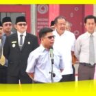 Bupati Kabupaten Sambas, H Satono memimpin Apel Gabungan dan menyampaikan pesan serta motivasi kerja ASN dilingkungan Pemerintah Kabupaten Sambas, di Halaman Kantor Bupati Sambas, Jumat (28/8/2026).