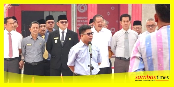 Bupati Kabupaten Sambas, H Satono memimpin Apel Gabungan dan menyampaikan pesan serta motivasi kerja ASN dilingkungan Pemerintah Kabupaten Sambas, di Halaman Kantor Bupati Sambas, Jumat (28/8/2026).