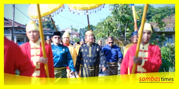 Dokumentasi Pangeran Ratu Dr Raden Muhammad Tarhan SPd ME pada kegiatan di Istana Alwatzikhoebillah Sambas. 
