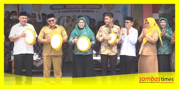 Wakil Bupati Sambas Heroaldi Djuhardi Alwi didampingi Ketua TP-PKK Kabupaten Sambas, Kakan Kemenag dan pejabat lainnya pada peluncuran program 