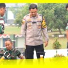 Kapolres Sambas AKBP Sanny Handityo bersama Dandim 1208 Sambas, Letkol Inf Dwiyanto Kusumo mengecek Groundwater Detector untuk menangani Karhutla, Kamis (3/9/2026).
