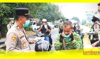 Bagikan Masker