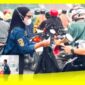 Kwarcab Sambas, DKC dan DKR bagikan Ribuan Masker Gratis di kawasan pasar dan simpang Tiga Lampu Merah Sambas, Kecamatan Sambas, Kabupaten Sambas, Minggu (6/9/2026) sore.
