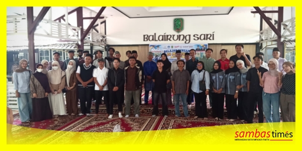 Pemateri, Moderator, UPTD Museum dan peserta mengabadikan sesi foto bersama di Balairungsari Bupati Sambas, Rabu (9/9/2026).