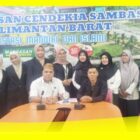 Mahasiswa PKL bersama Dosen Pembimbing dan Kepala MAN IC Sambas mengabadikan momen foto bersama pada penarikan Mahasiswa PPL di MAN IC Sambas, Selasa (15/9/2026).