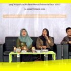 Ketua Bawaslu Kabupaten Sambas, Yesi Mayasanti menyampaikan materi tentang Demokrasi dan Pemilu kepada Maba UNNISAS pada kegiatan PBAK di Auditorium Ir. Burhanuddin A. Rasyid, Rabu (16/9/2026).