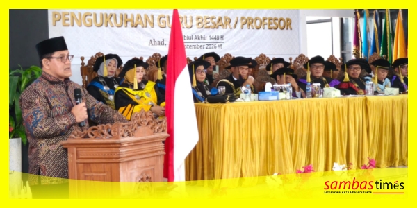 Wakil Bupati Sambas Heroaldi pada Sidang Senat Terbuka Wisuda ke-XVI Program Sarjana dan Magister serta Pengukuhan Guru Besar UNISSAS, di Aula I H Burhanuddin di Kampus UNNISAS, Minggu, (27/9/2026).