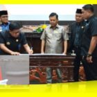 Bupati Sambas H Satono menyampaikan PA pada Paripurna di Ruang Sidang Utama Kantor DPRD Sambas, Jumat lalu.