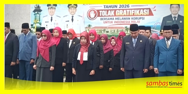 Henny Yusnita Anggota Bawaslu Kabupaten Sambas mengikuti Upacara Peringatan Hari Kesaktian Pancasila di Halaman Kantor Bupati Sambas, Kamis (1/10/2026).