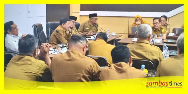 Bupati Sambas Satono dan Wakil Bupati Sambas Heroaldi pada kegiatan Coffe Morning bersama Sekda dan OPD dilingkungan Pemerintah Kabupaten Sambas, Senin (5/10/2026).