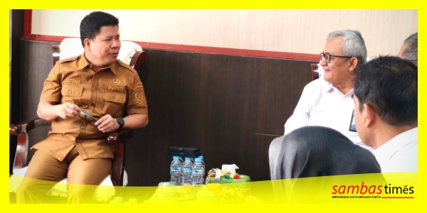 Bupati Sambas Satono bersama Kepala Perwakilan BPKP Kalbar dan OPD terkait di Ruang Kerja Bupati Sambas, Selasa (6/10/2026).